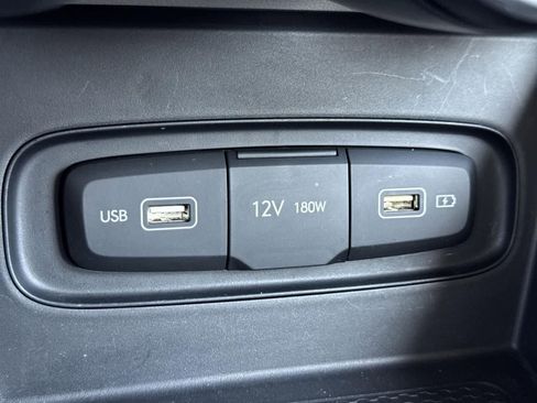 Used 2022 Hyundai Venue SEL image 37