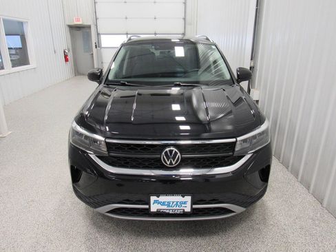 Used 2022 Volkswagen Taos SE image 9