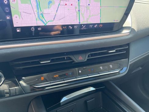 Used 2025 Buick Envision Sport Touring image 21