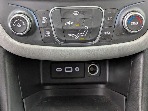 Used 2020 Chevrolet Equinox LS image 27