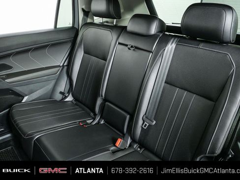 Used 2024 Volkswagen Tiguan SE AWD/4WD image 17