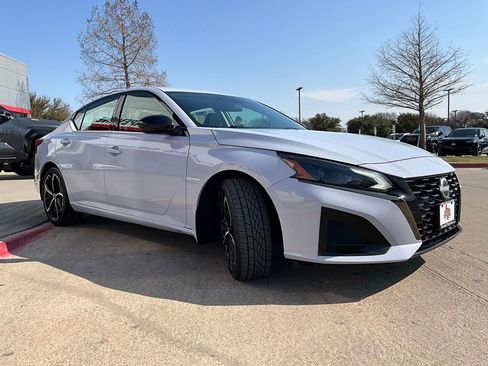 Used 2025 Nissan Altima 2.5 SR image 6