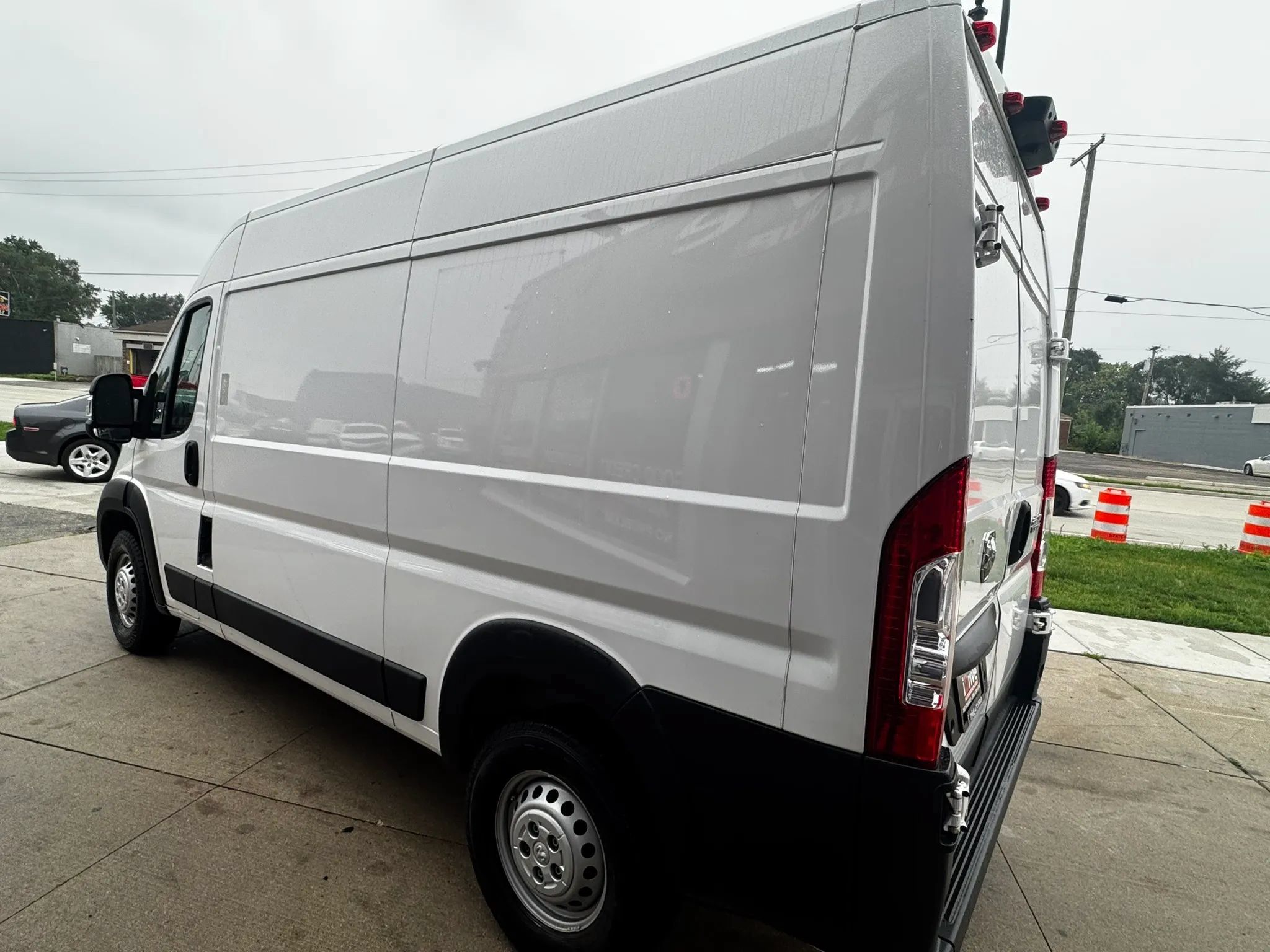 Used 2025 RAM ProMaster 2500 w/ Convenience Group FWD image 5