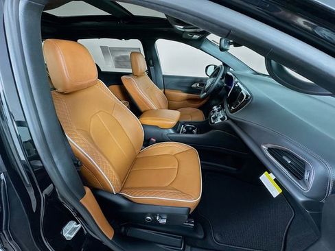 New 2026 Chrysler Pacifica Pinnacle FWD image 35