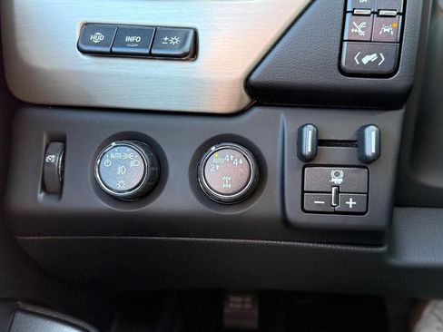 Used 2020 GMC Yukon Denali w/ Denali Premium Package image 18