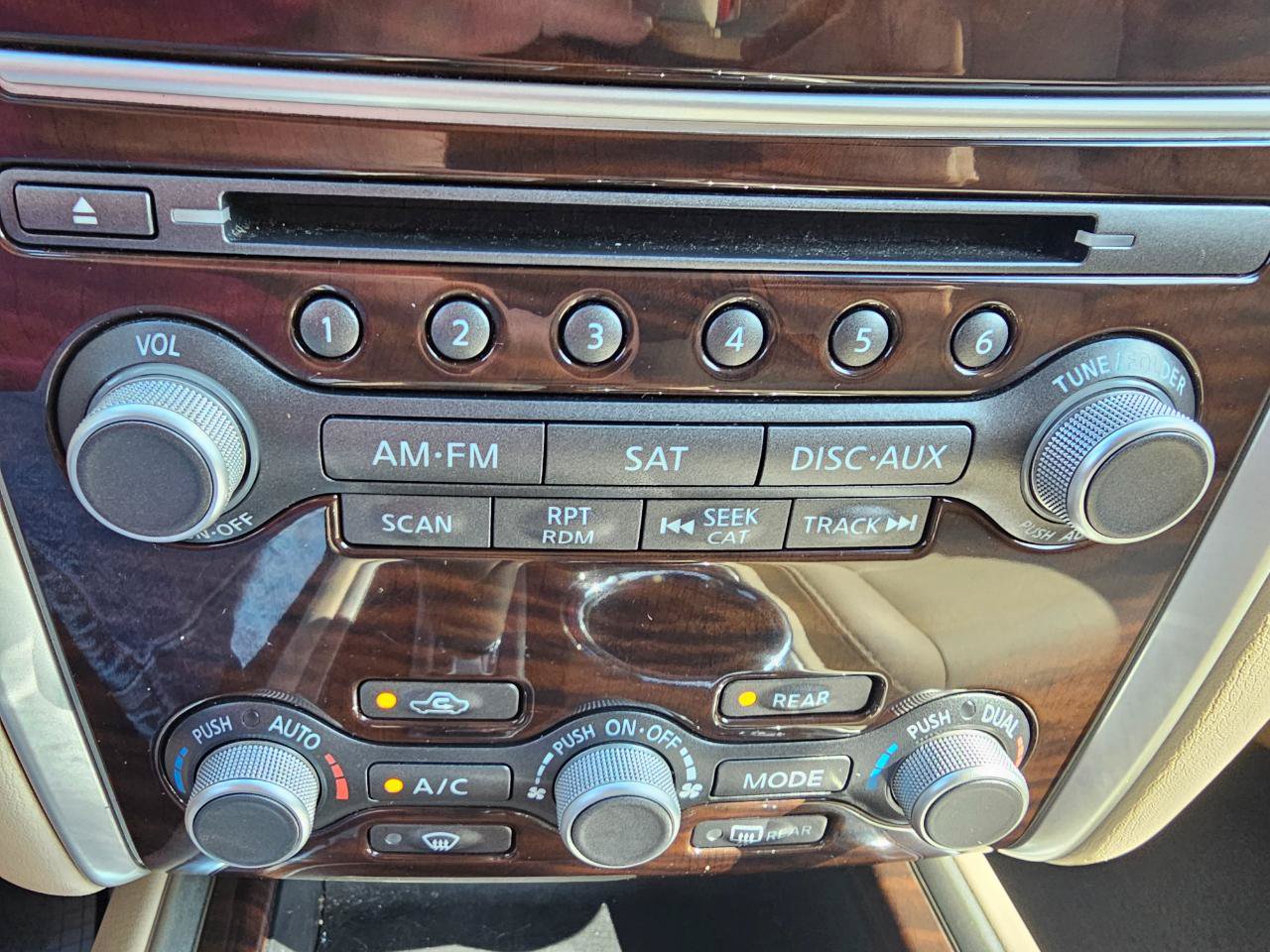 Used 2014 Nissan Pathfinder Platinum w/ Platinum Premium Package FWD image 46