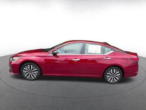 Used 2025 Nissan Altima 2.5 SV FWD image 7