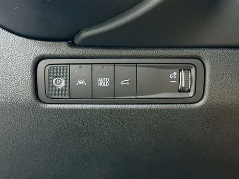 Used 2025 Chevrolet Equinox EV RS image 17