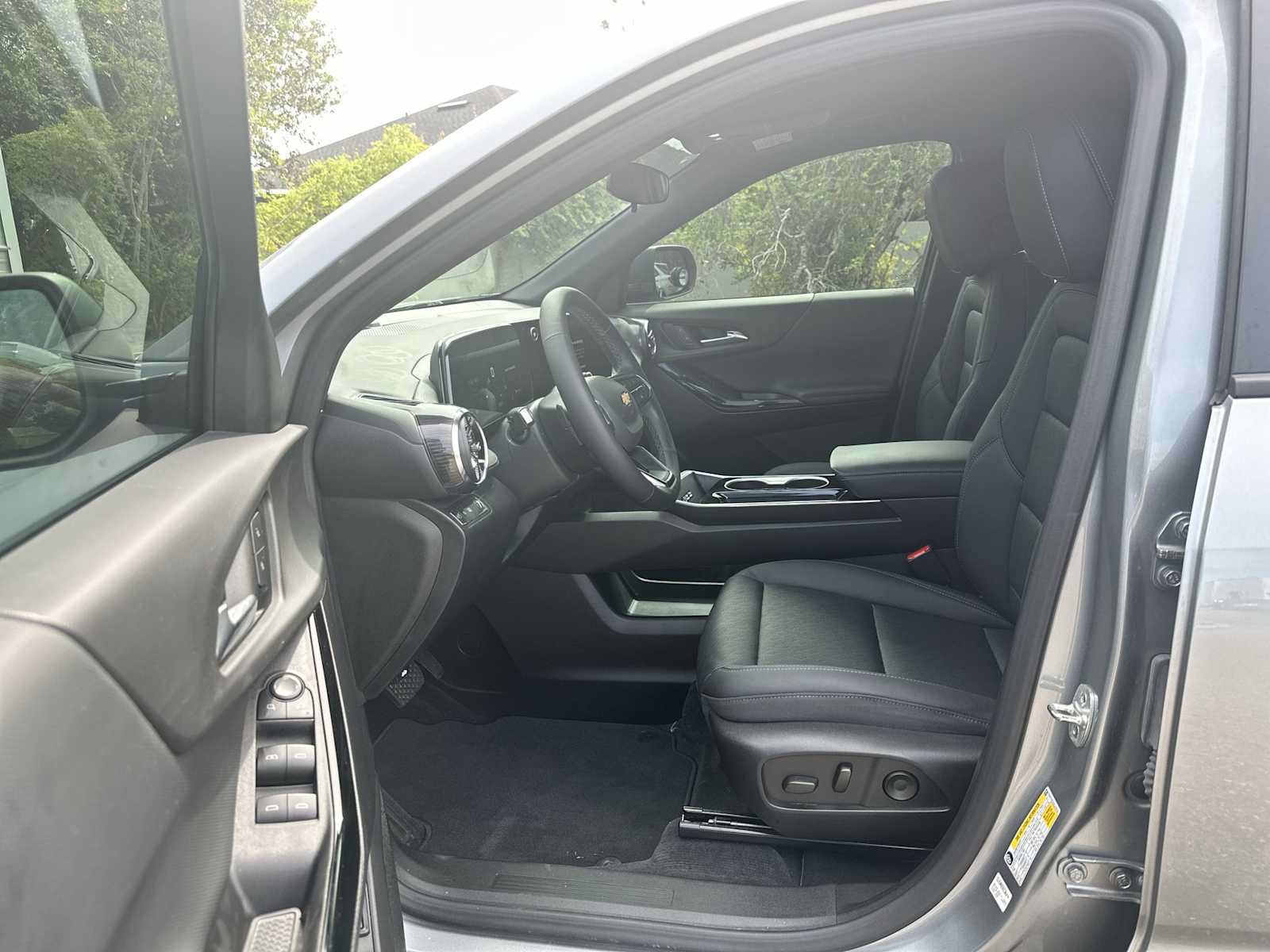 Certified 2025 Chevrolet Equinox LT w/ Convenience Package II FWD image 2