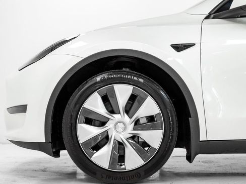 Used 2023 Tesla Model Y Long Range AWD/4WD image 22