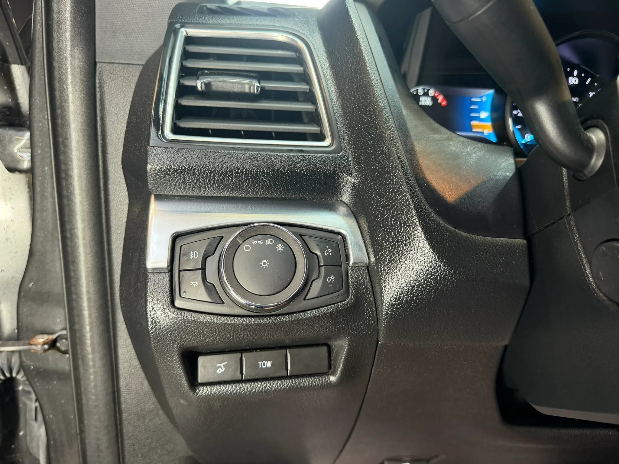 Used 2019 Ford Explorer Limited w/ Class III Trailer Tow Package FWD image 22