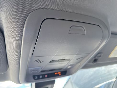 Used 2019 Chevrolet Equinox LT w/ Driver Convenience Package FWD image 23