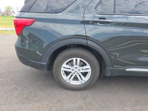 Used 2023 Ford Explorer XLT image 7