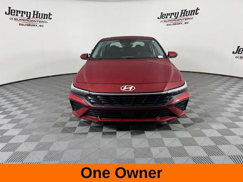 Used 2025 Hyundai Elantra SEL image 4