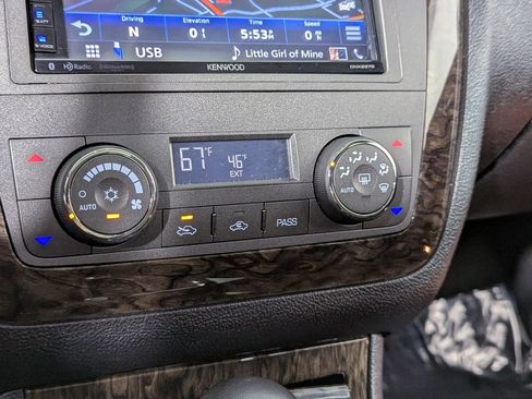 Used 2008 Cadillac DTS w/ Sun And Navigation Package image 39