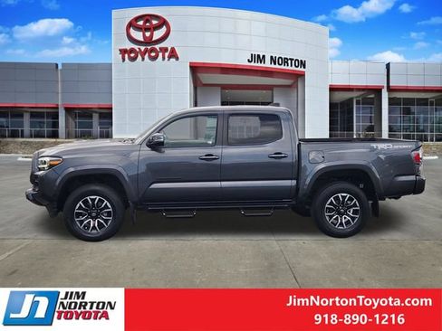 Used 2023 Toyota Tacoma TRD Sport w/ Technology Package RWD image 5