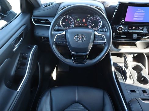 Certified 2024 Toyota Highlander XSE image 10