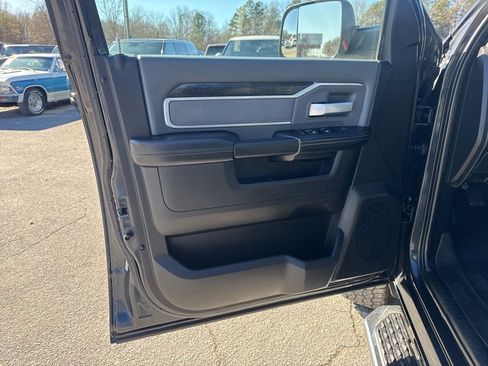 Used 2021 RAM 2500 Big Horn image 23