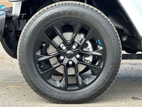 Used 2023 Jeep Wrangler Sahara image 27