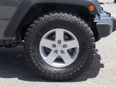 Used 2018 Jeep Wrangler Sport AWD/4WD image 37