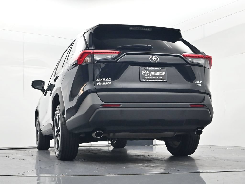 Used 2025 Toyota RAV4 XLE AWD/4WD image 45