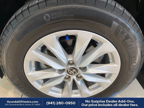 Used 2024 Toyota Corolla Cross LE w/ Moonroof Package FWD image 44