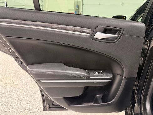 Used 2018 Chrysler 300 Touring image 15