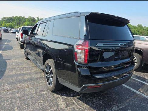 Used 2022 Chevrolet Suburban RST w/ Luxury Package AWD/4WD image 3