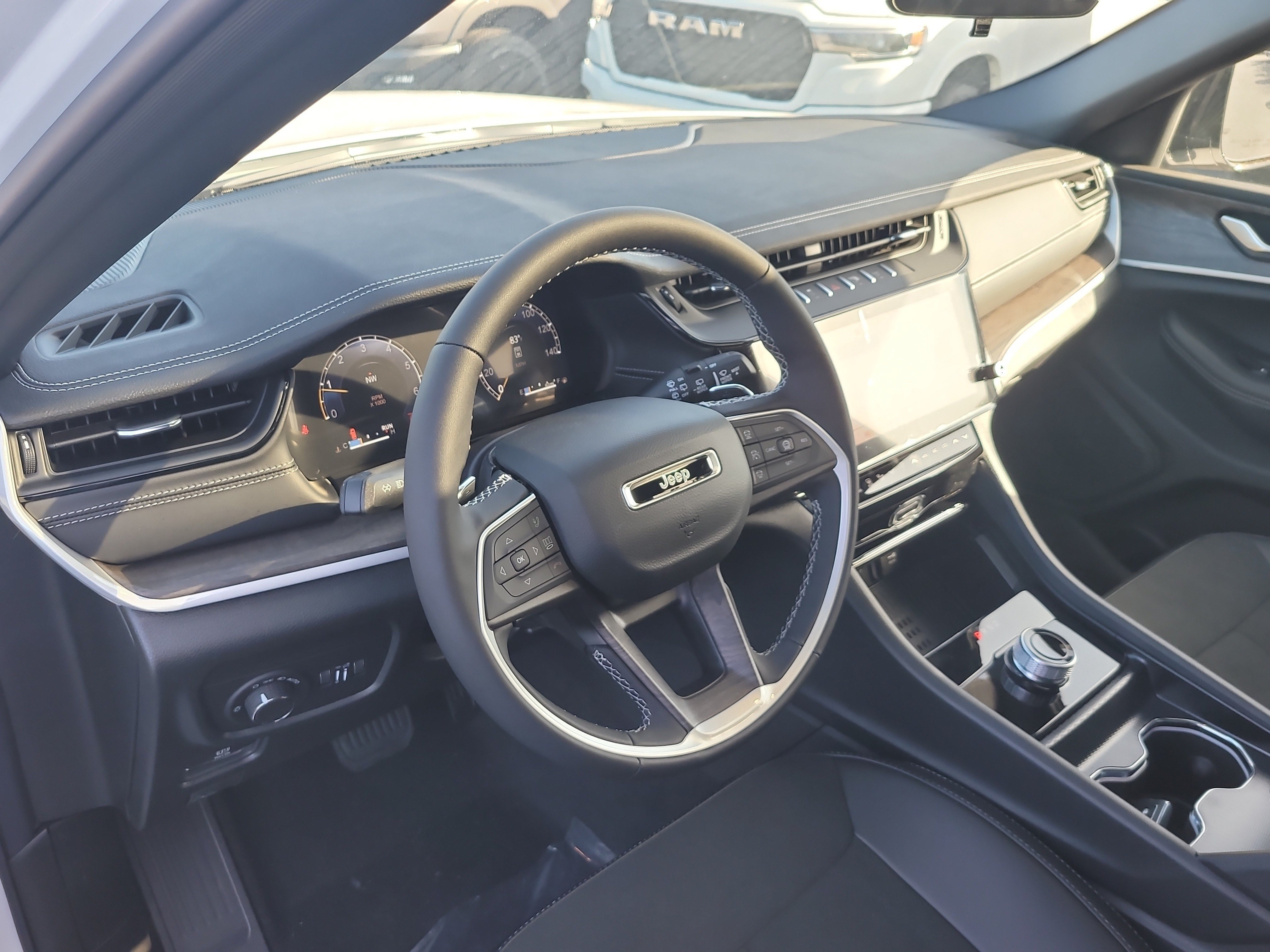 New 2027 Jeep Grand Cherokee Altitude RWD image 15