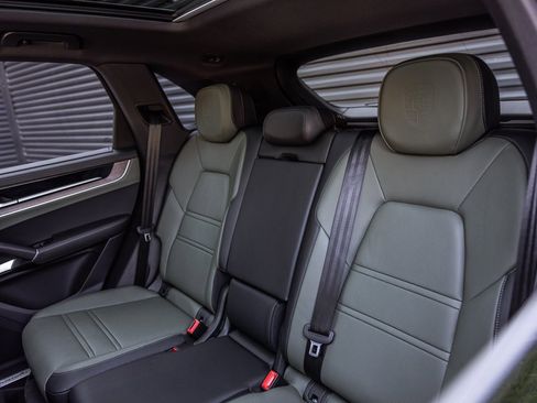 Certified 2024 Porsche Cayenne image 17