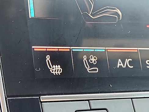 Used 2019 Audi Q8 Premium Plus w/ Premium Plus image 23