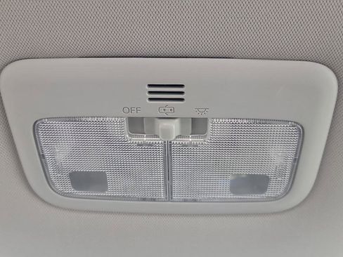 Used 2015 Toyota Corolla LE image 32