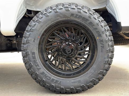 Used 2024 Ford F250 XLT w/ FX4 Off-Road Package AWD/4WD image 9