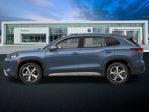 New 2025 Volkswagen Tiguan SE image 3