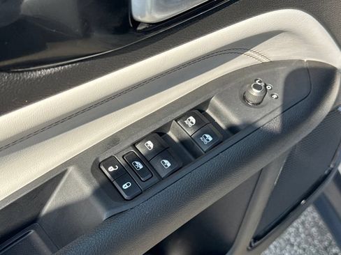Used 2025 Jeep Compass Limited AWD/4WD image 37