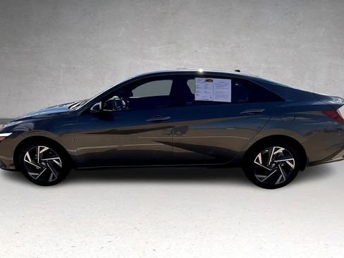 Used 2025 Hyundai Elantra Sport image 3
