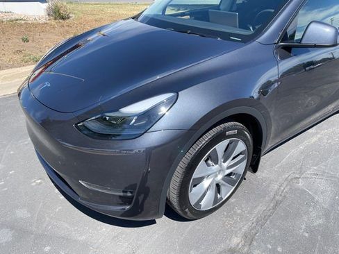 Used 2024 Tesla Model Y Long Range AWD/4WD image 23