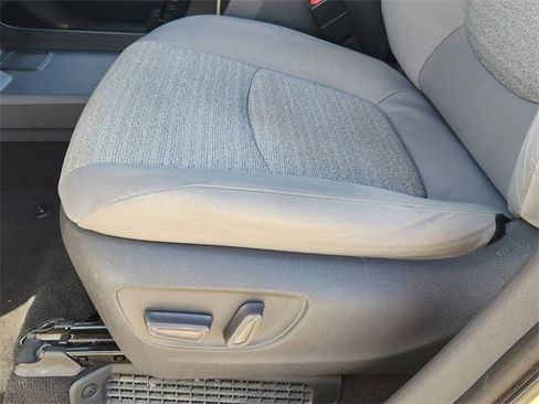 Used 2021 Toyota Sienna LE image 17