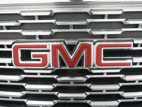 Used 2019 GMC Yukon Denali w/ Denali Ultimate Package AWD/4WD image 12