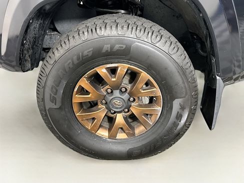 Used 2019 Toyota Tacoma SR5 image 11