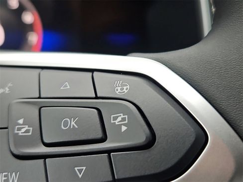 New 2025 Volkswagen Taos SE image 11