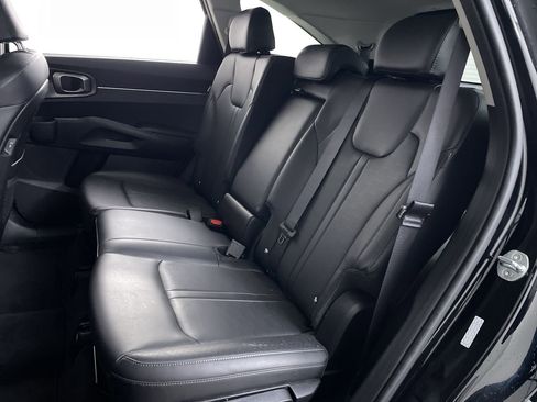 Used 2024 Kia Sorento S image 21