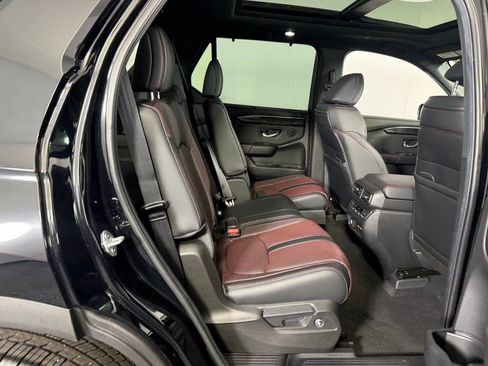 Used 2025 Honda Pilot Black Edition image 31
