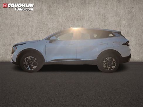 Used 2023 Kia Sportage LX image 4