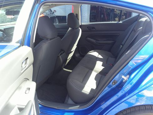 Used 2025 Nissan Altima 2.5 SV FWD image 18