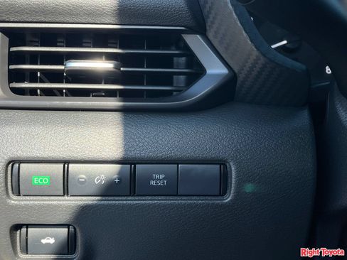 Used 2024 Nissan Sentra S FWD image 31