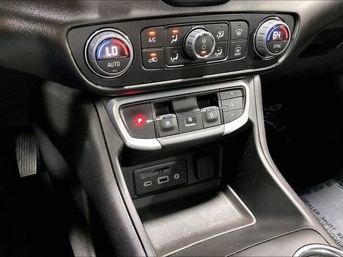 Used 2024 GMC Terrain SLT AWD/4WD image 15