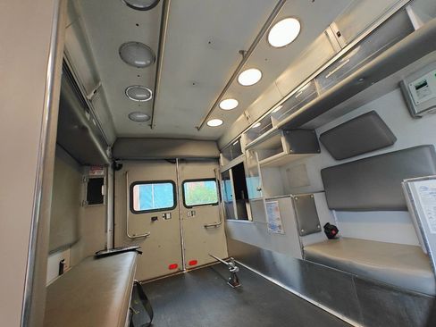 Used 2012 Ford E-450 and Econoline 450 Super Duty w/ Ambulance Prep Pkg image 14