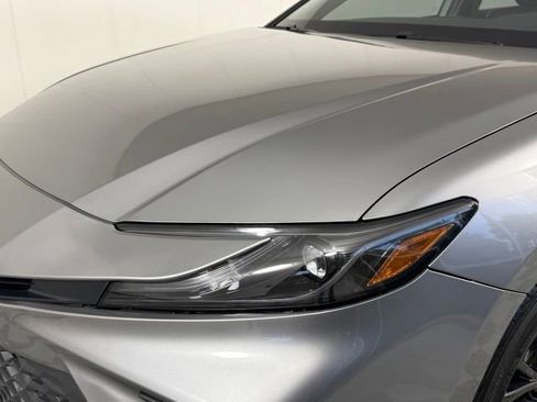 Used 2025 Toyota Camry SE FWD image 14