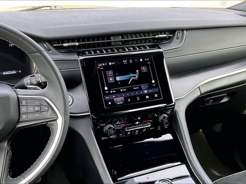 Certified 2024 Jeep Grand Cherokee Altitude image 7